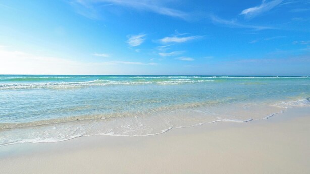 A beach with clear blue water and a sandy shore. - Pet-Friendly | Steps to Beach | Pool (Destin)