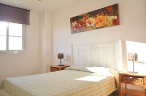 2 slaapkamers, een strijkplank/strijkijzer, beddengoed