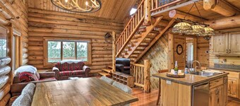 Custom Black hills log cabin w/ views, secluded, 12 miles to MT Rushmore!