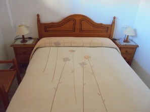 2 bedrooms, bed sheets