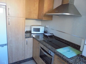 Fridge, microwave, oven, coffee/tea maker