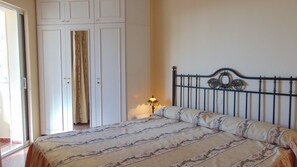 1 chambre, fer et planche Ă repasser, draps fournis