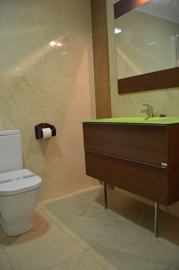 Shower, towels