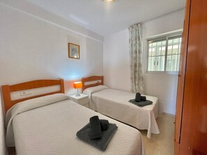 2 chambres, fer et planche à repasser, accès au Wi-Fi (inclus)