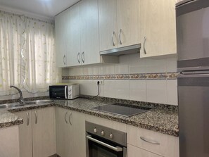 Fridge, microwave, oven, coffee/tea maker