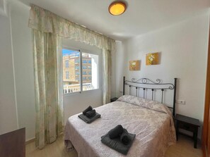 2 dormitoris, planxa i posts de planxar, wifi gratuïta i roba de llit 