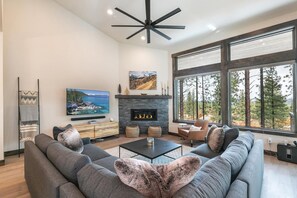 Smart TV, fireplace