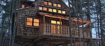 Unique Treehouse Near Mt Sunapee – No Cleaning Fee