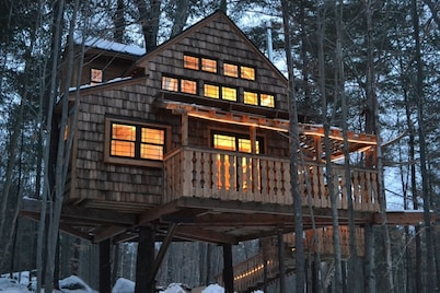 Unique Treehouse Near Mt Sunapee – No Cleaning Fee