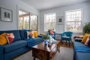 Smart TV, chimenea, Netflix y juguetes 