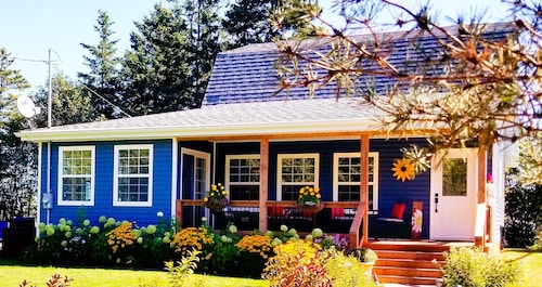 The Island Gales Cottage: Spacious Family Retreat in the Heart of Cavendish