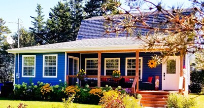 The Island Gales Cottage: Spacious Family Retreat in the Heart of Cavendish