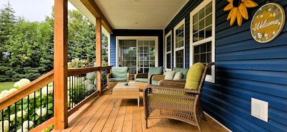 The Island Gales Cottage: Spacious Family Retreat in the Heart of Cavendish