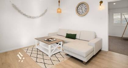 Chic Exec Apart w/Free Parking, Wifi & Netflix