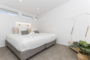 4 Schlafzimmer, Schreibtisch, Bügeleisen/Bügelbrett, WLAN
