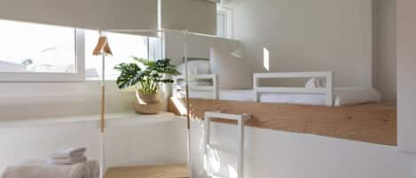 4 bedrooms, desk, iron/ironing board, WiFi