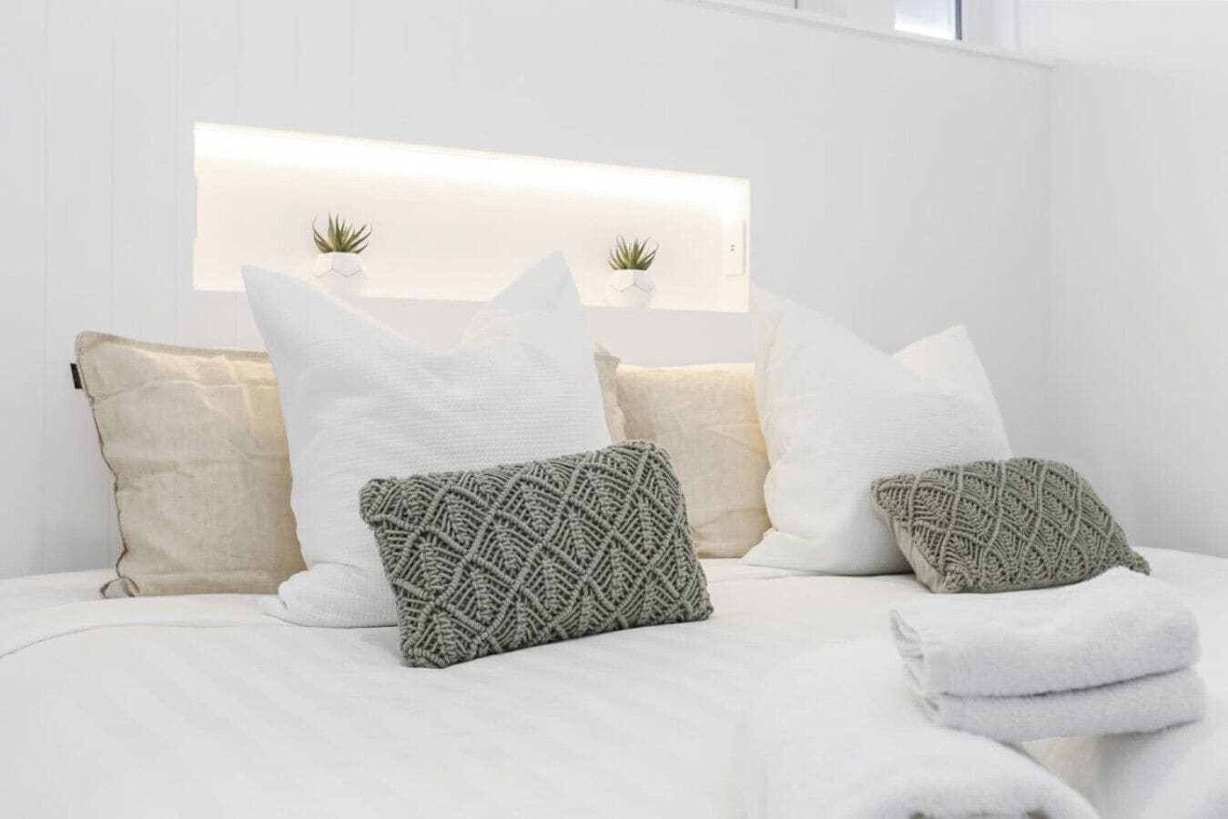 4 bedrooms, desk, iron/ironing board, WiFi