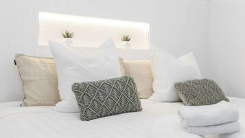 4 bedrooms, desk, iron/ironing board, WiFi