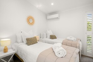 2 makuuhuonetta, työpöytä, silitysrauta/-lauta, Wi-Fi