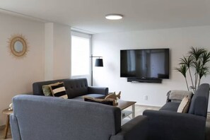 TV, Netflix, streaming services