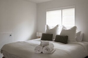 2 bedrooms, iron/ironing board, WiFi, bed sheets