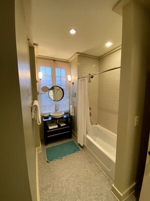 Combined shower/bathtub, hair dryer, towels, soap - A Thyme for Rosemary: Quaint Rosemary Beach Condo walking distance to beach (Rosemary Beach)