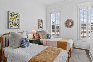 3 habitaciones, tabla de planchar con plancha, cuna de viaje y wifi 