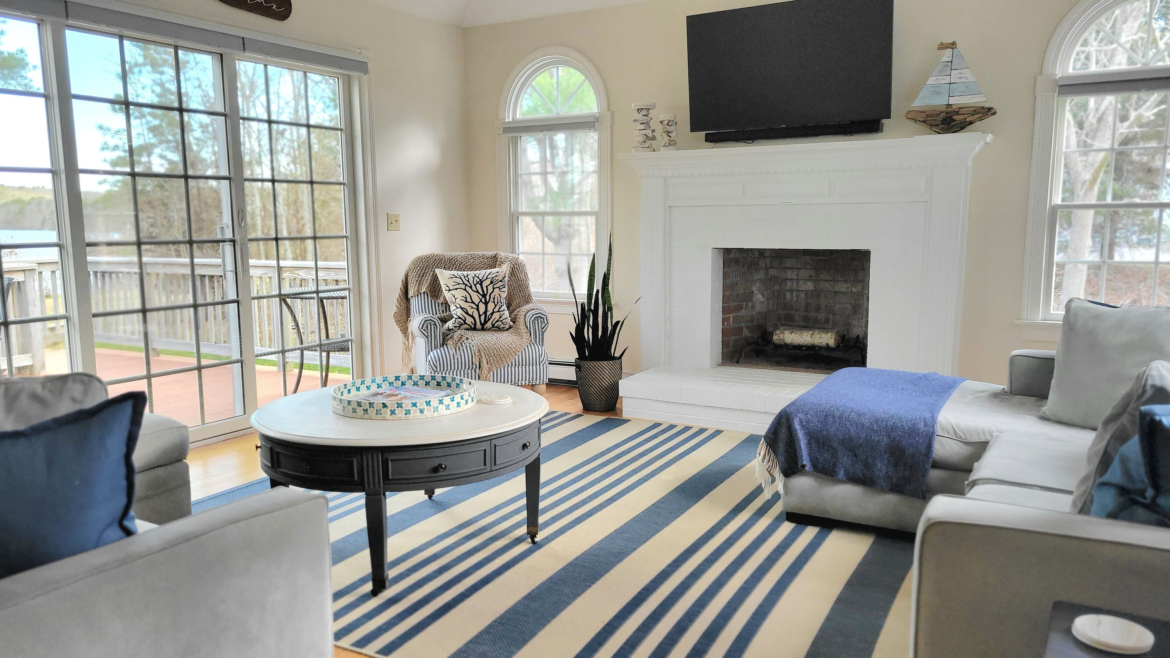 Beautiful Serene Lakefront Home In Sandwich, Cape Cod - Sandwich, MA