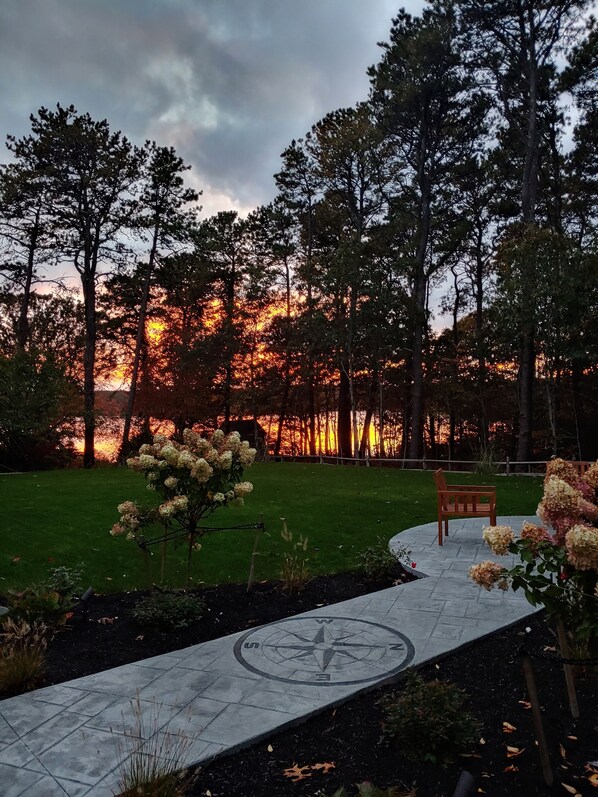 Property grounds - Beautiful Serene Lakefront home in Sandwich, Cape Cod (Sandwich)