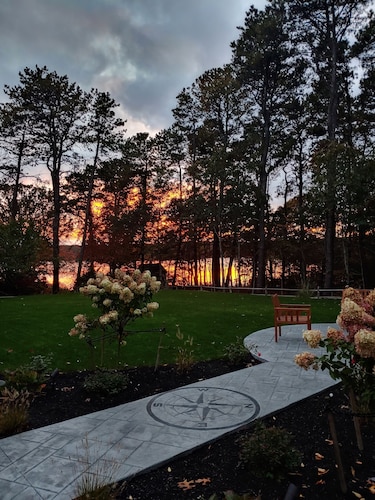 Beautiful Serene Lakefront home in Sandwich, Cape Cod