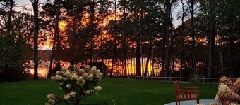 Beautiful Serene Lakefront home in Sandwich, Cape Cod 