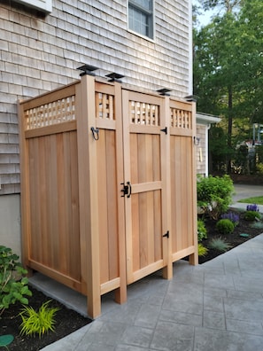 Property grounds - Beautiful Serene Lakefront home in Sandwich, Cape Cod (Sandwich)