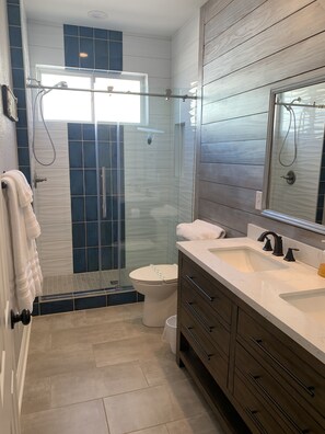 Combined shower/tub, hair dryer, towels, soap