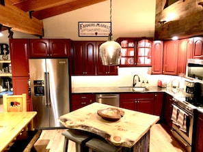 Refrigerador, microondas, horno y parrilla de estufa 