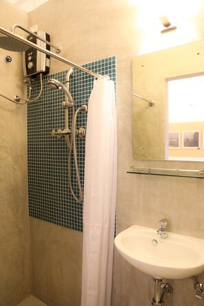 Bathroom - City Beds The Regent (Colombo)
