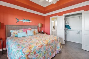 4 bedrooms, desk, WiFi, bed sheets
