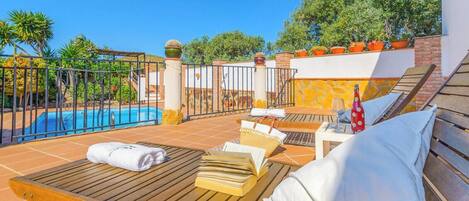 المنطقة المحيطة بالمنشأة