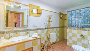 Shower, hair dryer - Cortijo El Olivar Órgiva by Ruralidays (Granada)