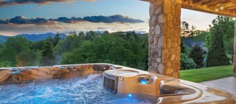 6BR/4.5BR Retreat: Views, Pool, HotTub, Sauna & Game-room