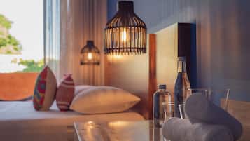 Habitación básica, 1 cama de matrimonio grande, balcón | Wifi gratis y ropa de cama