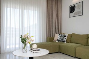 TV, fireplace, DVD player, ping pong