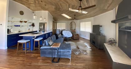 Unique Cozy Home with Lake Norman Views