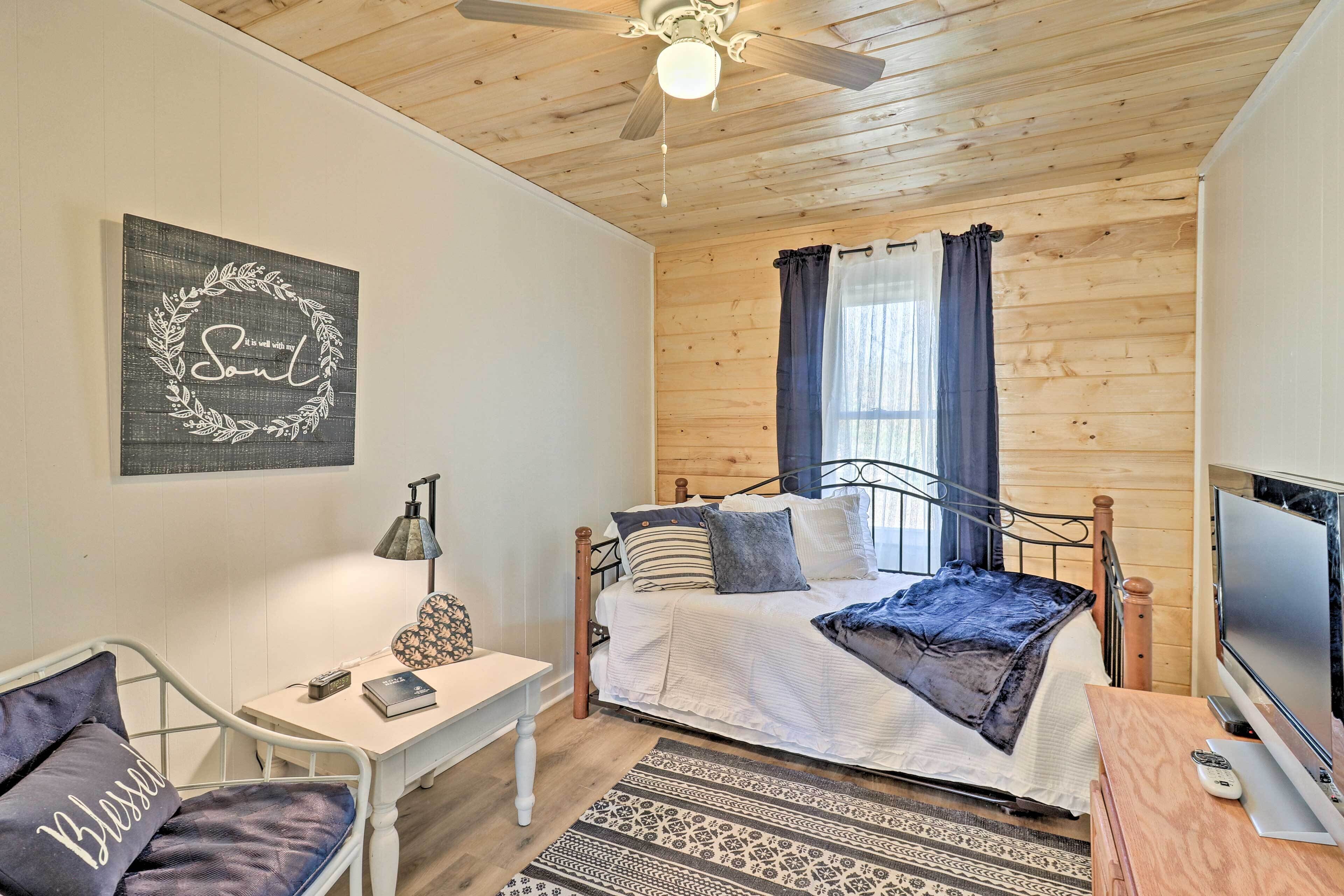 Bedroom 3 | Twin Daybed w/ Twin Trundle