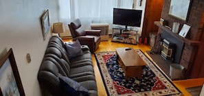 Smart-TV, Kamin, DVD-Player, Arbeitsbereiche