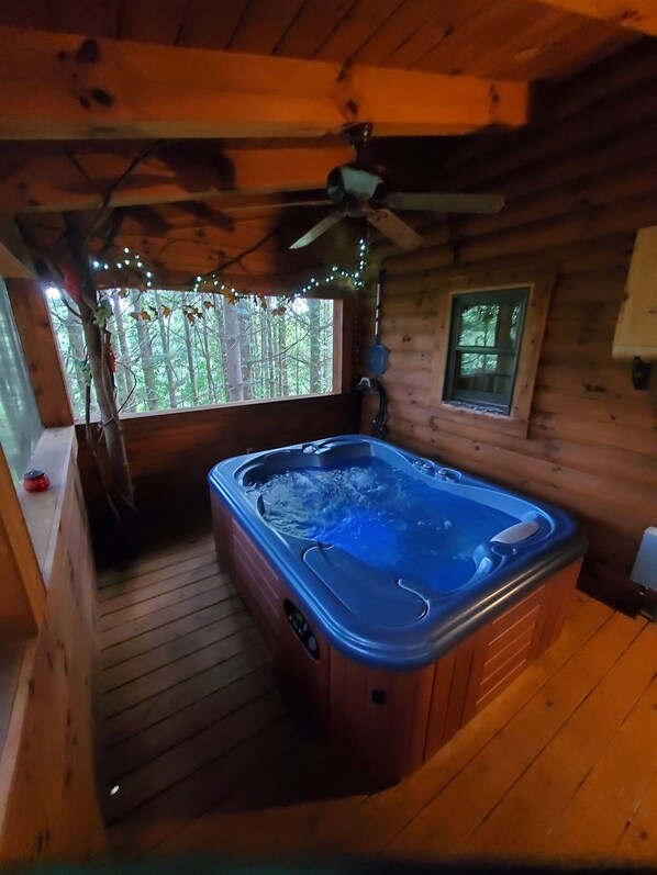 Indoor spa tub