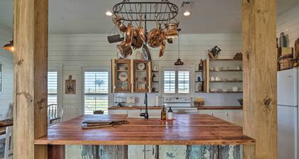 Hot Tub & Game Room! Family Schulenburg Retreat
