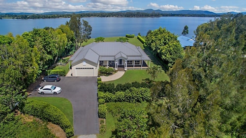 Island Getaway - Riverside Retreat Near Yamba - Holiday Yamba