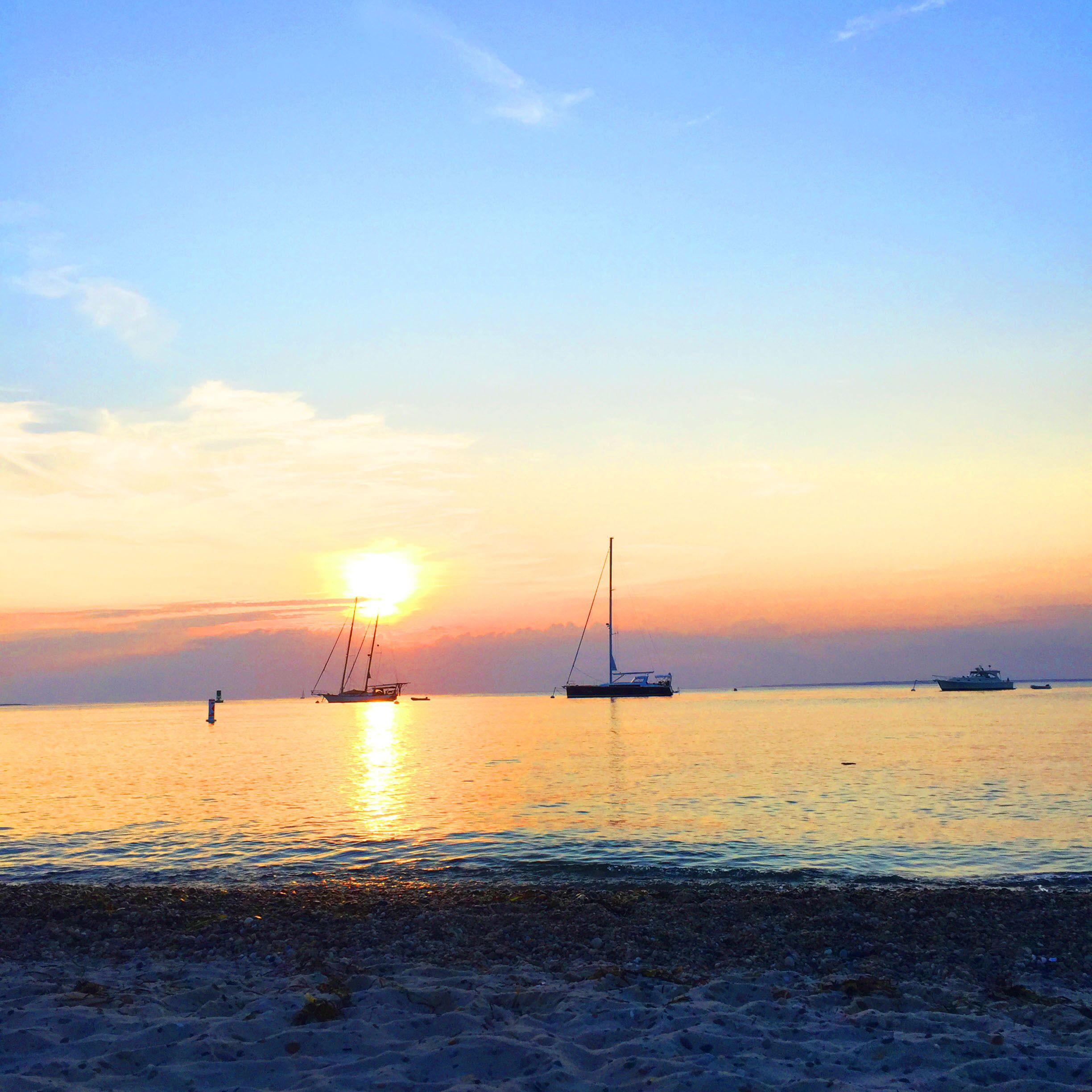 Beach nearby, sun-loungers, beach towels