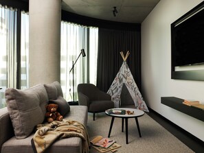Ropa de cama de alta calidad, colchones con pillow-top y minibar 