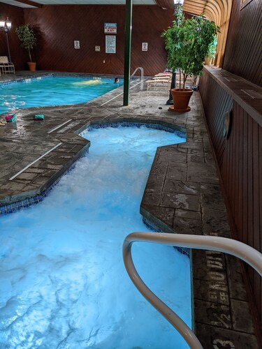 Lovely Condo w/ Mtn View-  3 mins to Loon! Pools, Hot Tubs, Game Room! 